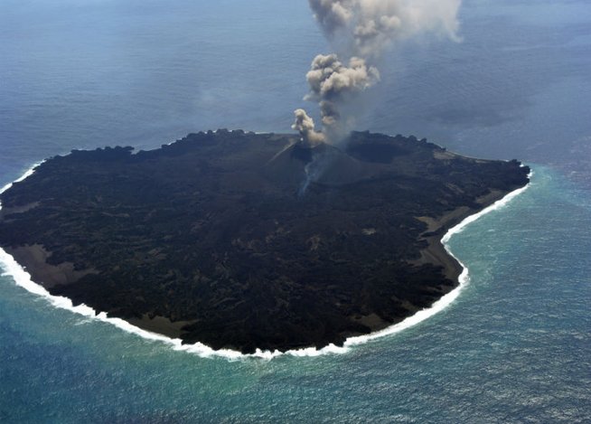 japon-evacuan-isla-tras-erup