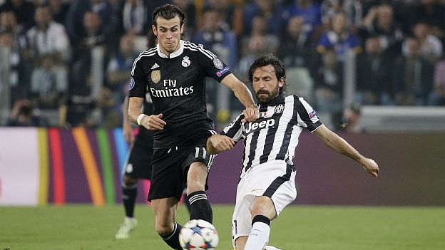 Football - Juventus v Real Madrid - UEFA Champions League Semi Final First Leg - Juventus Stadium, Turin, Italy - 5/5/15 Real Madrid's Gareth Bale in action with Juventus' Andrea Pirlo Reuters / Max Rossi