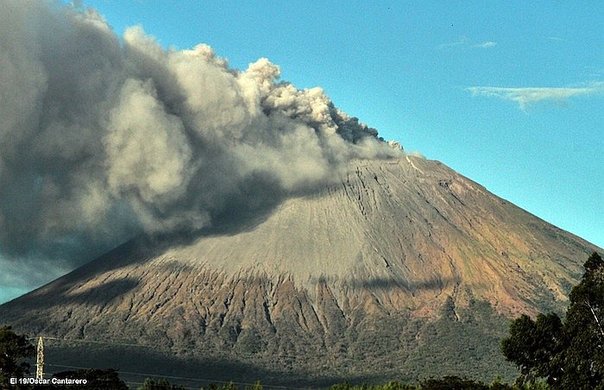 nicaragua-volcan-san-cris